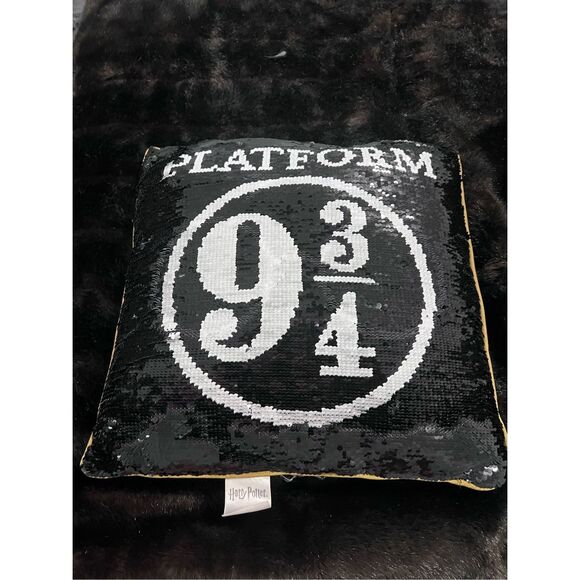 Harry Potter Changing Reversible Sequin Throw Pillow Platform 9 3/4 Spectacles - Picture 1 of 2